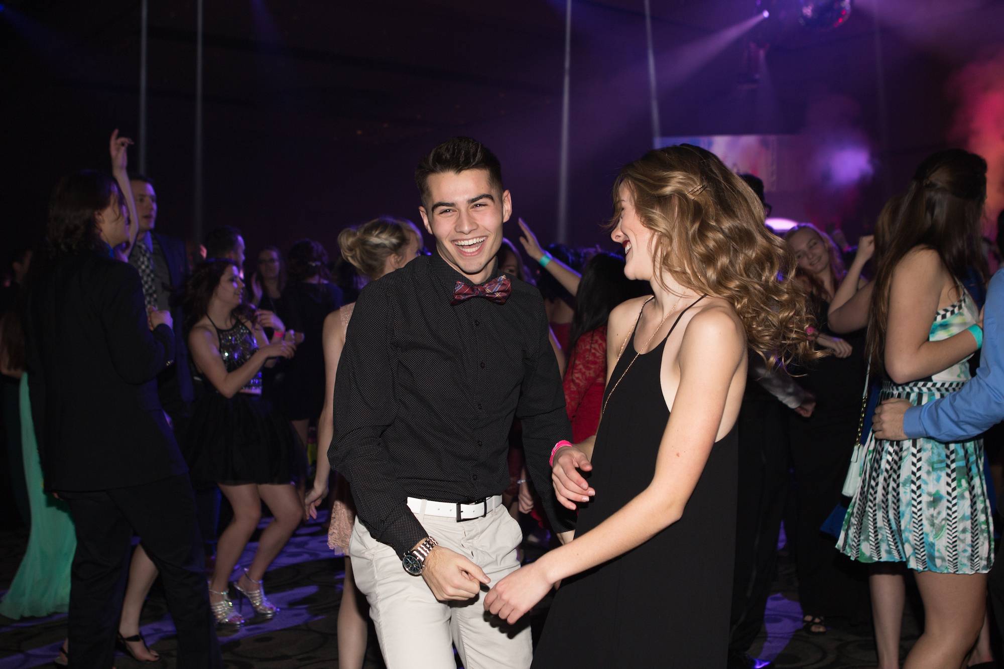 Students dancing at the presidents ball